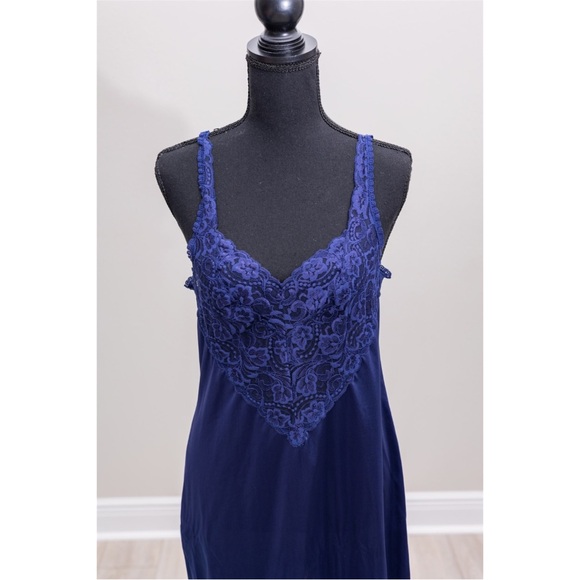 Vintage Vanity Fair Nightgown/Slip - Picture 2 of 6